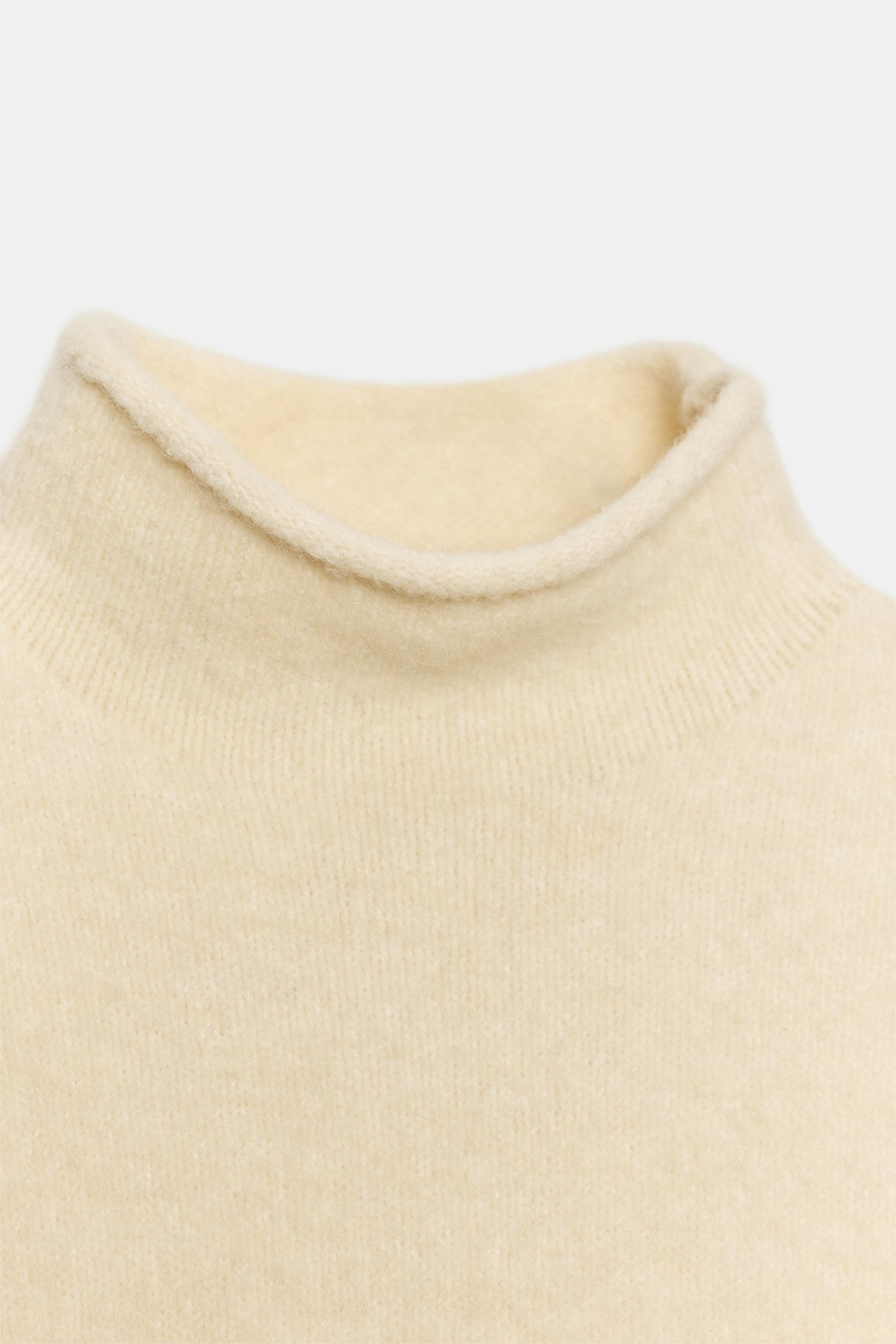 SOFT SHORT SLEEVE KNIT SWEATER