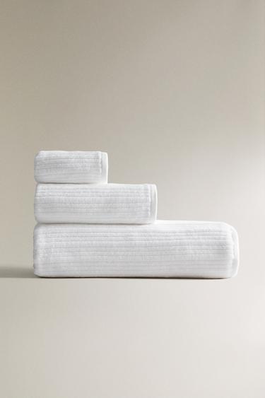 ΒΕΛΟΥΤΕ ΠΕΤΣΕΤΑ ΜΠΑΝΙΟΥ ΜΕ ΑΝΑΓΛΥΦΕΣ ΡΙΓΕΣ - Λευκό του Zara