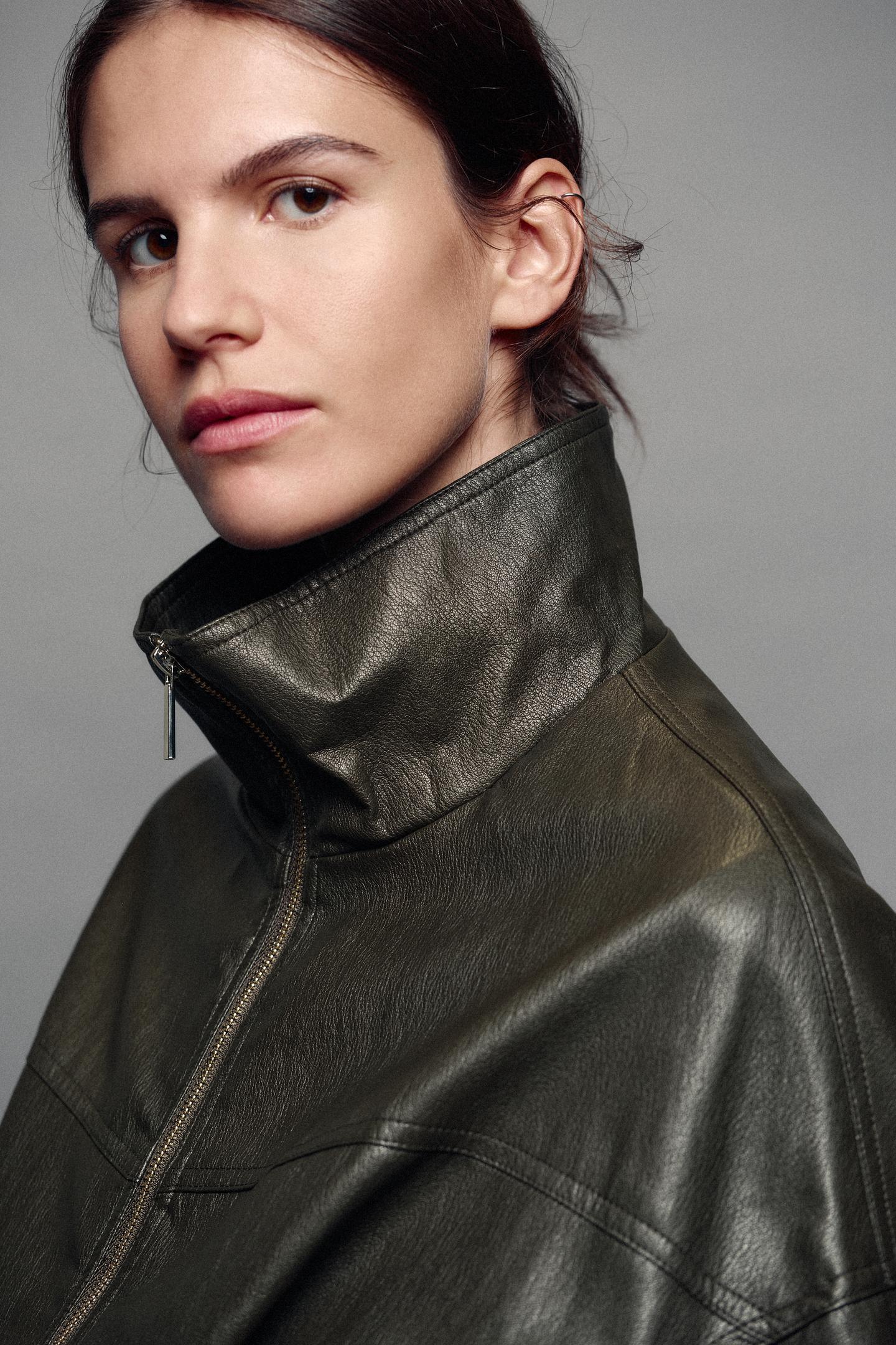 Женская куртка Zara Faux Leather Drawstring, цвет: Тёмный хаки — фото 4