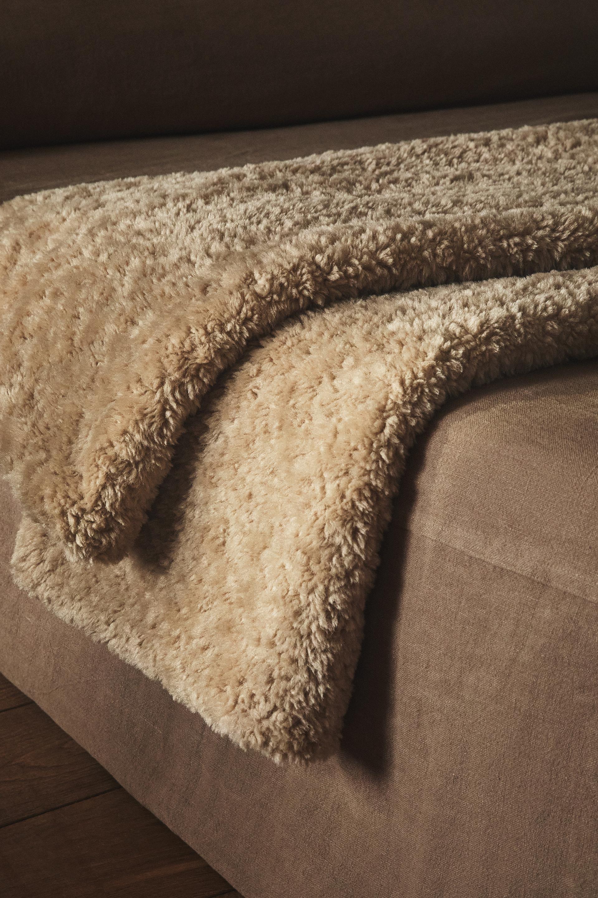 FAUX FUR THROW Beige ZARA Turkey