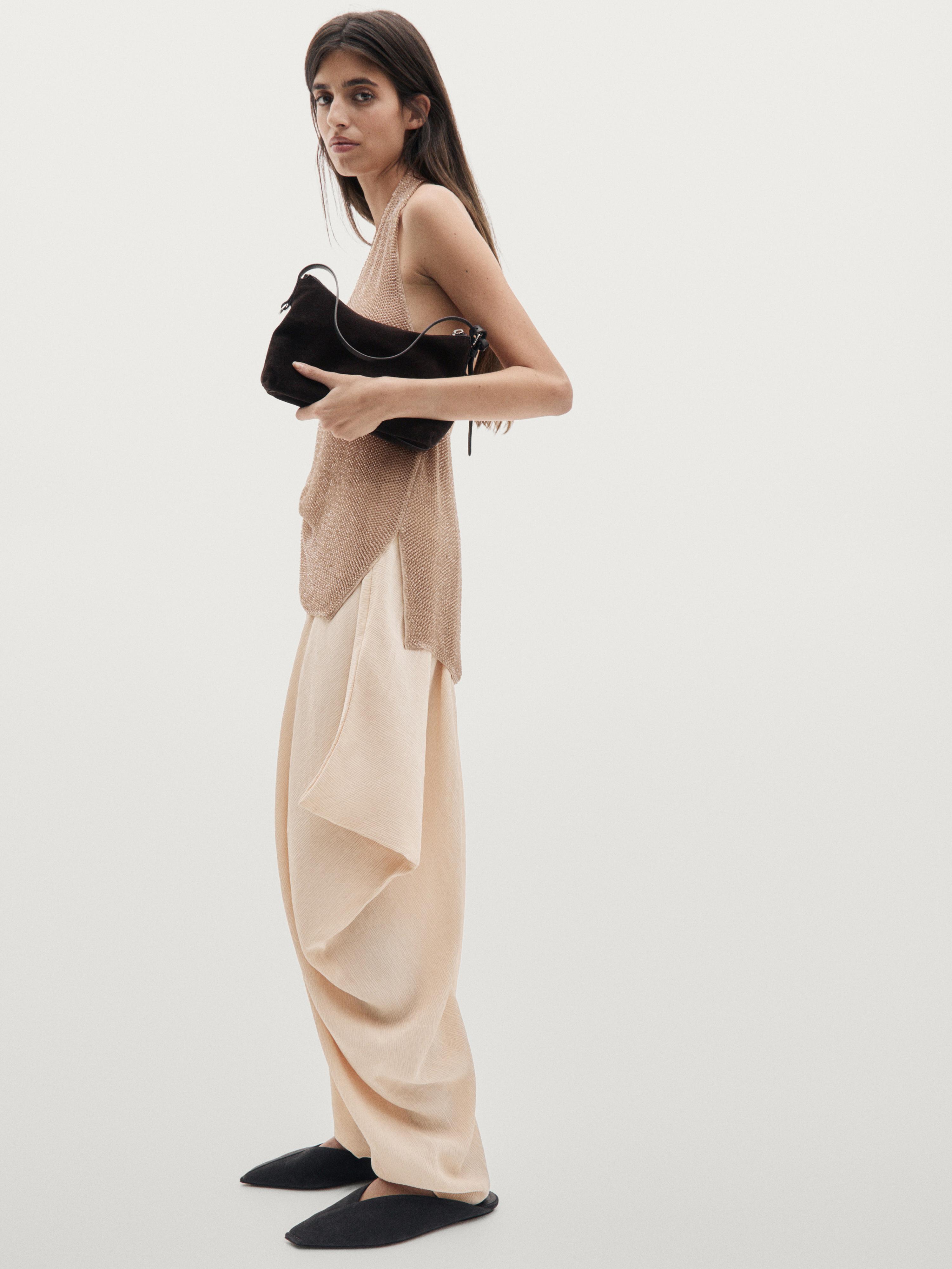 Flowing voluminous trousers