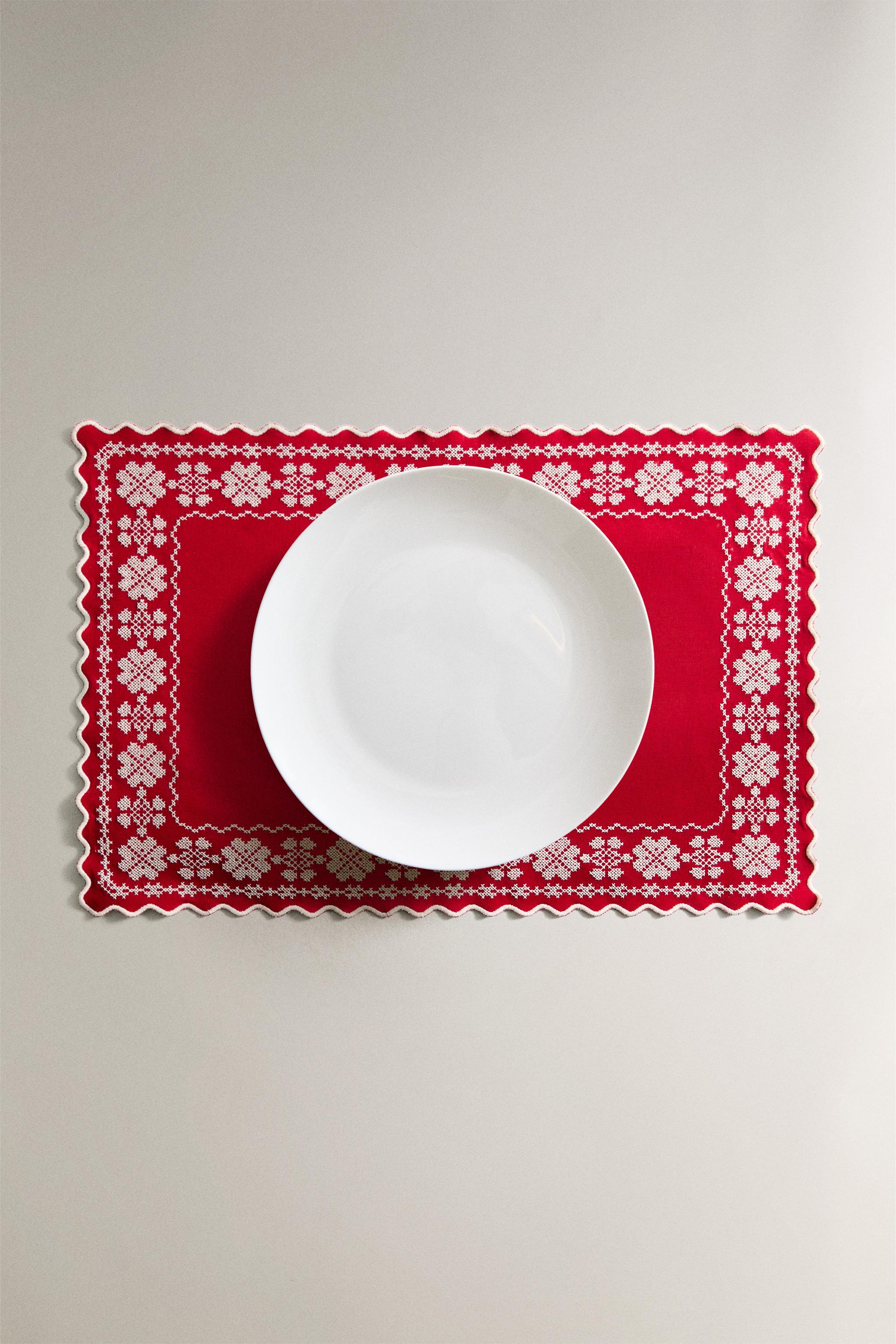 CHRISTMAS PLACEMAT WITH GEOMETRIC EMBROIDERY