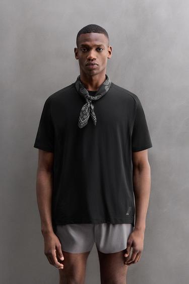 TECHNICAL STRUCTURE T-SHIRT - Black by Zara