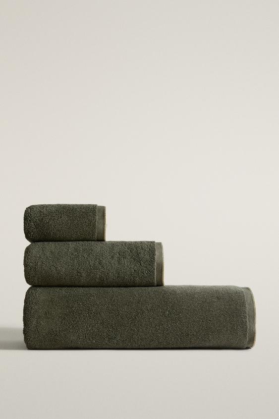 COTTON BATH TOWEL WITH TOPSTITCHING AND CONTRASTING PIPING - Dark green by Zara - Image 0