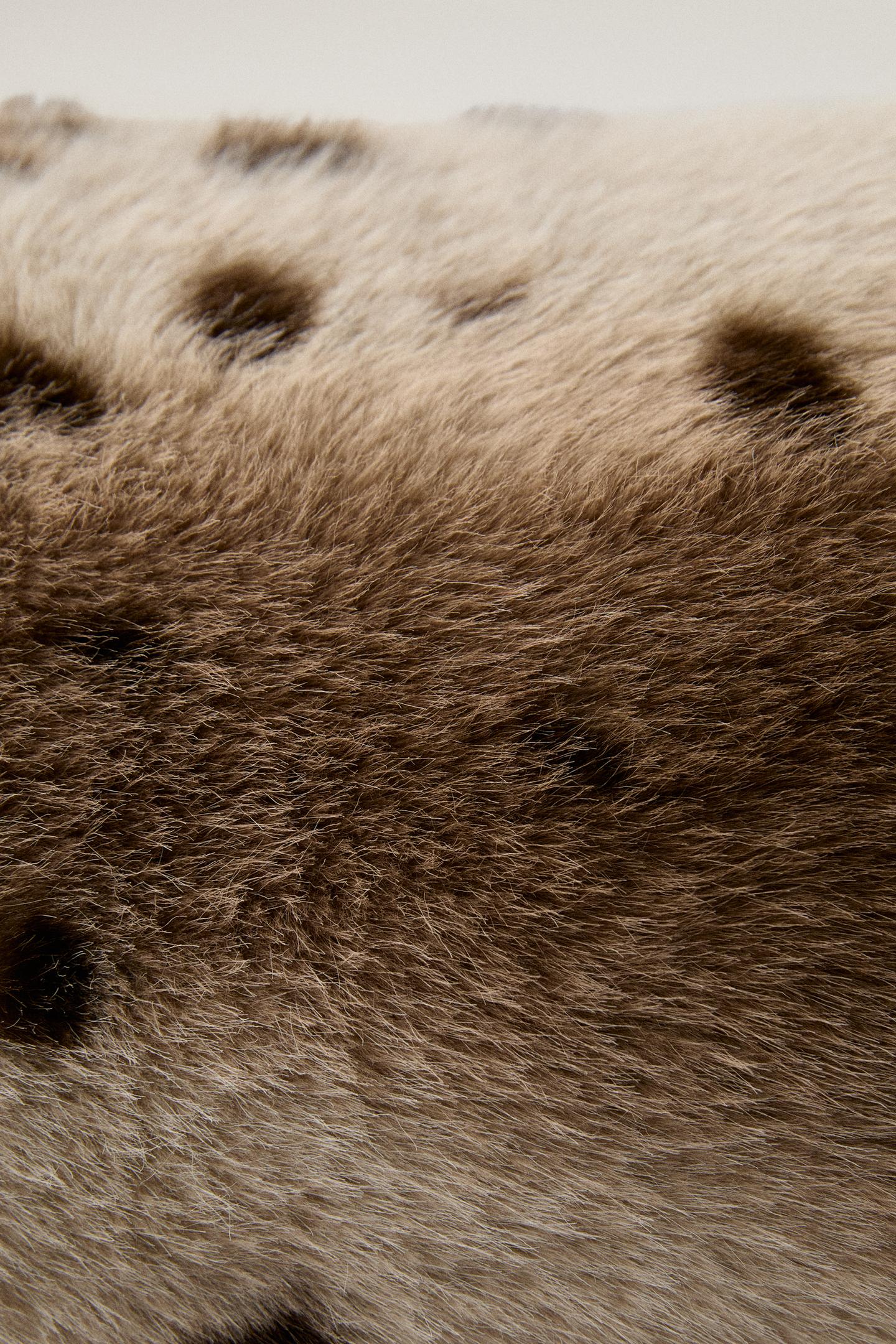 Подушка Zara Animal Print Fur Bolster Pillow, цвет: Cheetah — фото 3