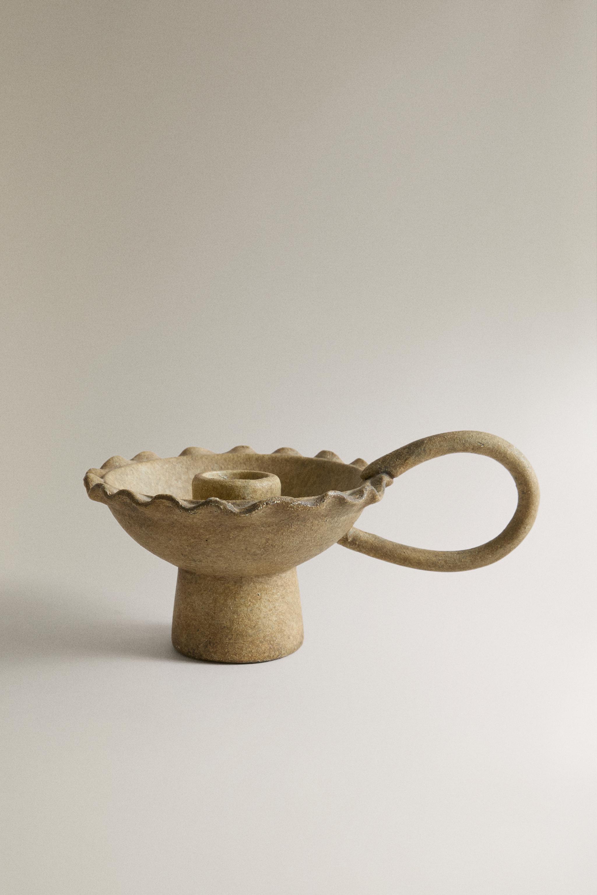 WAVY CERAMIC CANDLEHOLDER — Oyster-white
