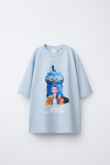 ФУТБОЛКА С ПРИНТОМ KPOP DEMON HUNTERS™ NETFLIX © — ГОЛУБОЙ от Zara