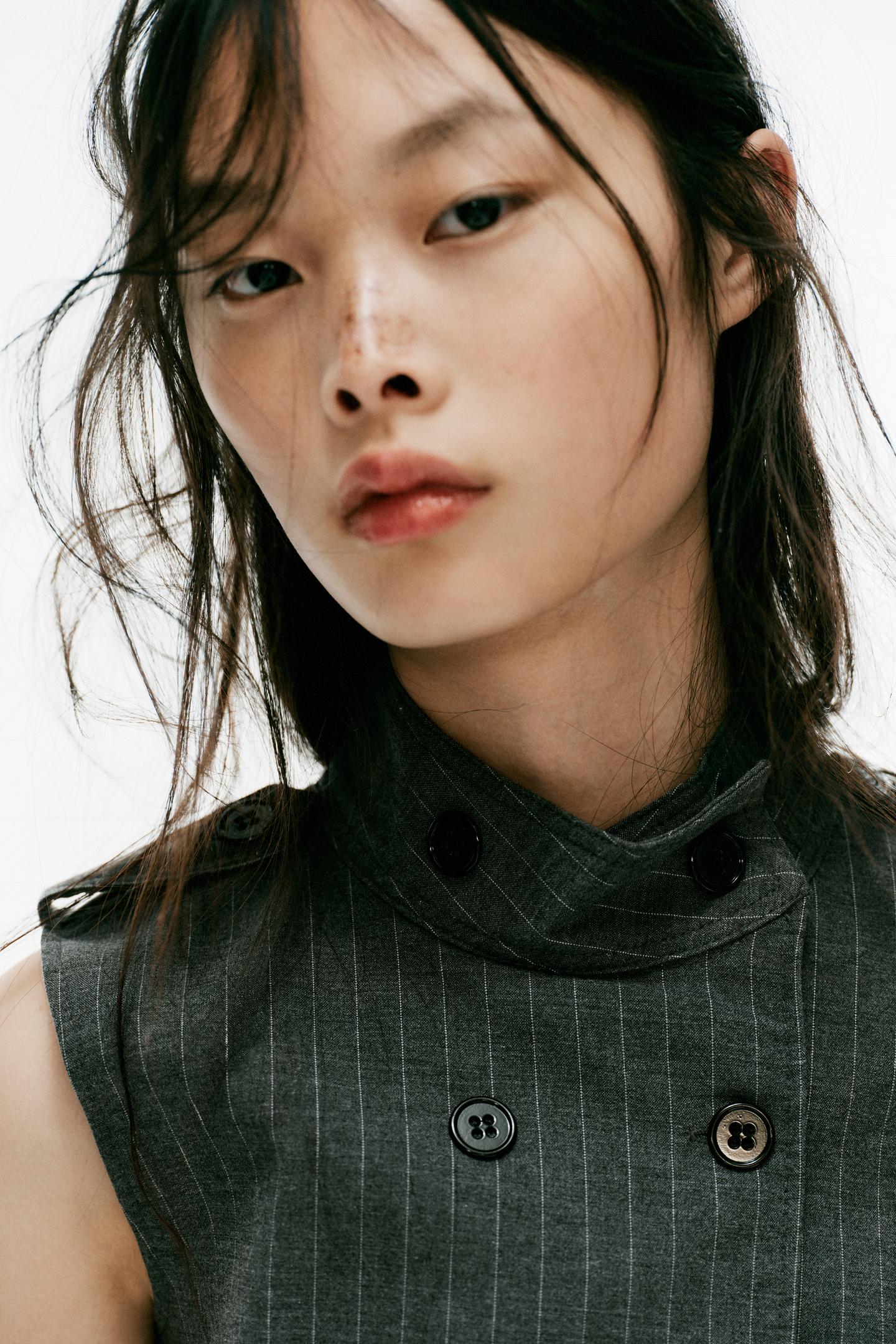Женский топ Zara Top with Buttoned Tabs, цвет: Антрацитовый серый — фото 2