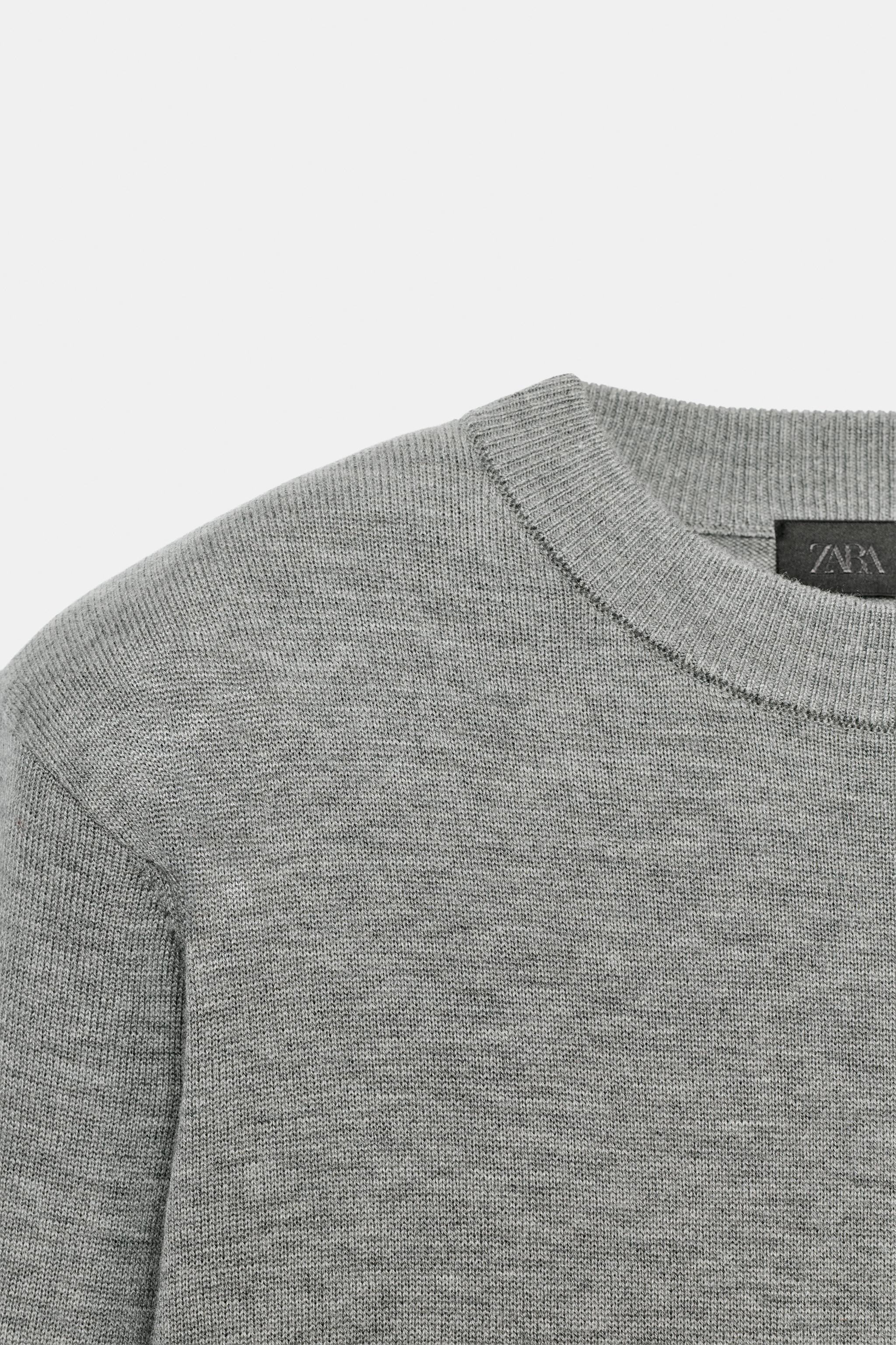 PULL EN MAILLE À ÉPAULETTES