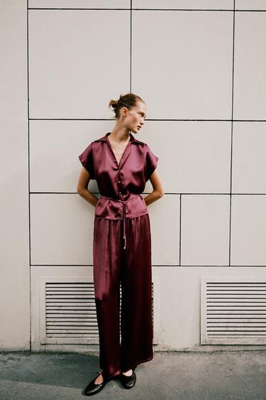 АТЛАСНАЯ РУБАШКА С ПОЯСОМ — ЦВЕТ БУРГУНДСКОГО ВИНА от Zara