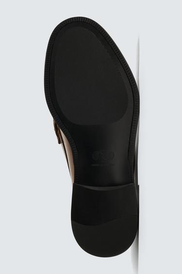 MOCASSINS EN CUIR AVEC MASQUE - Marron cognac de Zara - Image 3