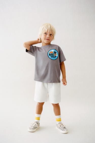 تيشرت بطبعة SURF - بنفسجي الخاص بـ Zara