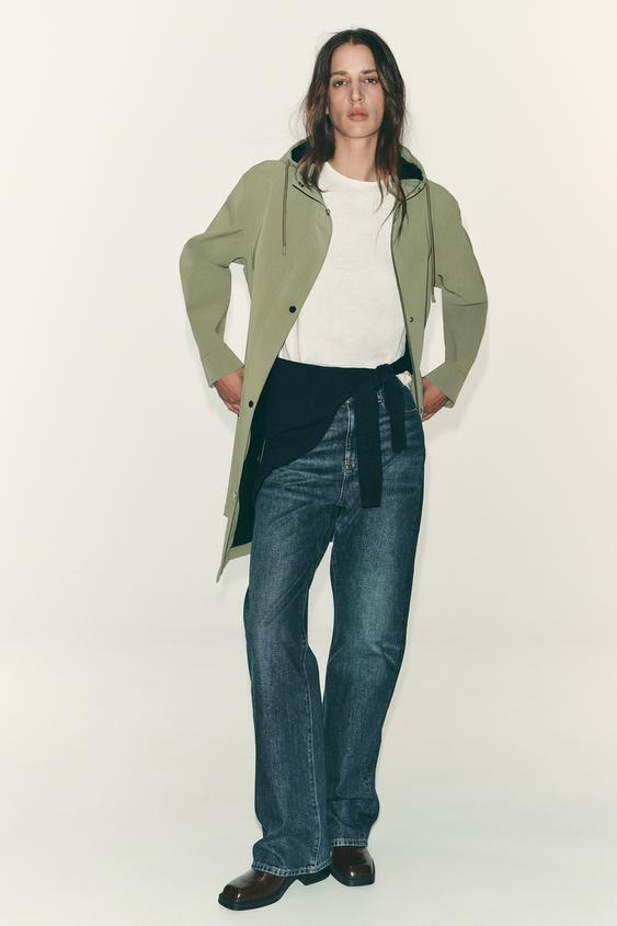 BLOUSON EFFET GOMME AVEC CAPUCHE