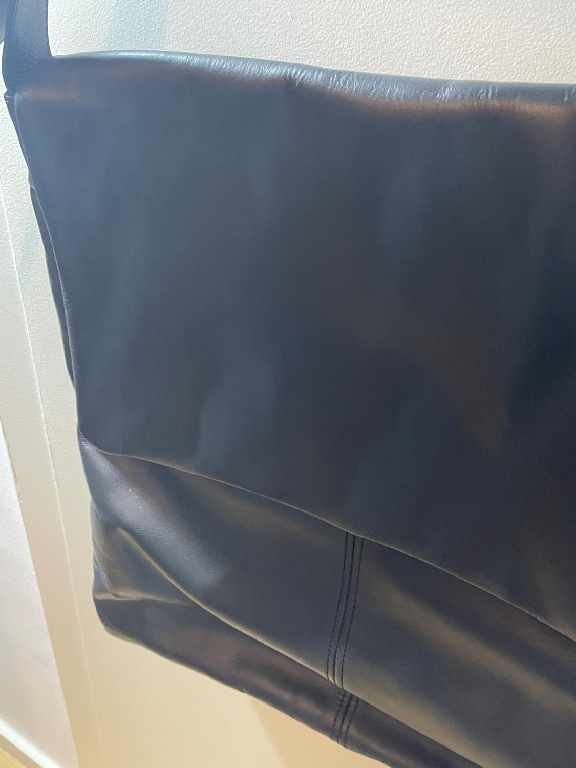 LEATHER TOTE BAG WITH FLAP - Image 5