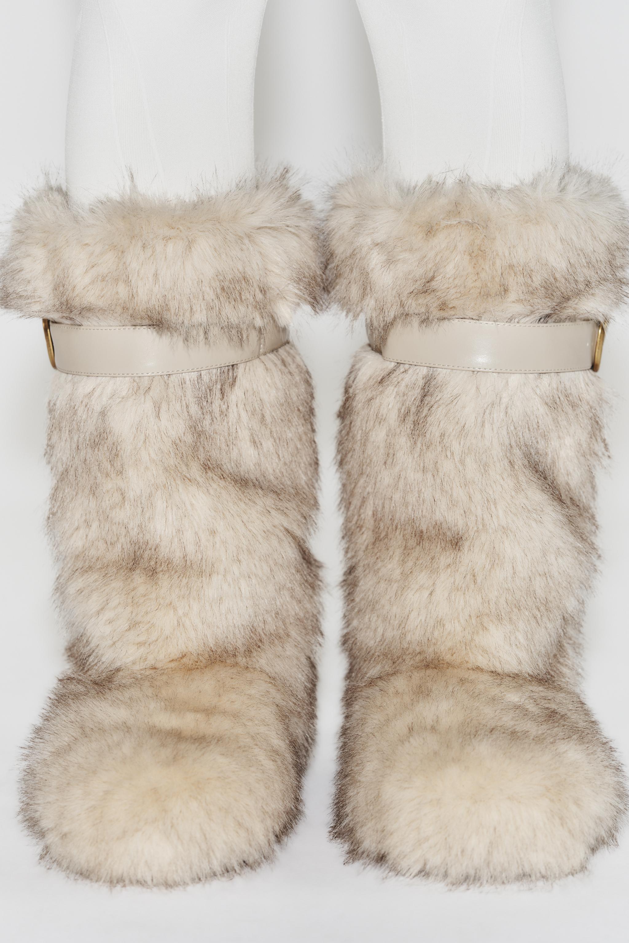 FAUX FUR BOOTS WITH STRAP SKI COLLECTION