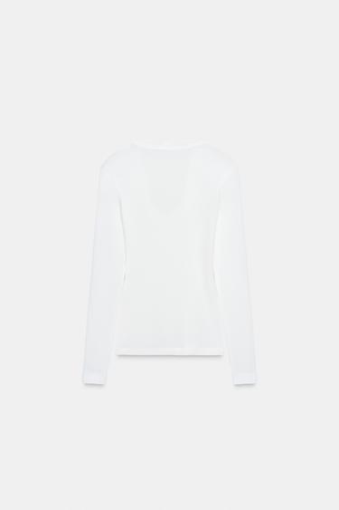T-SHIRT EN CRÊPE À MANCHES LONGUES - Écru de Zara - Image 7