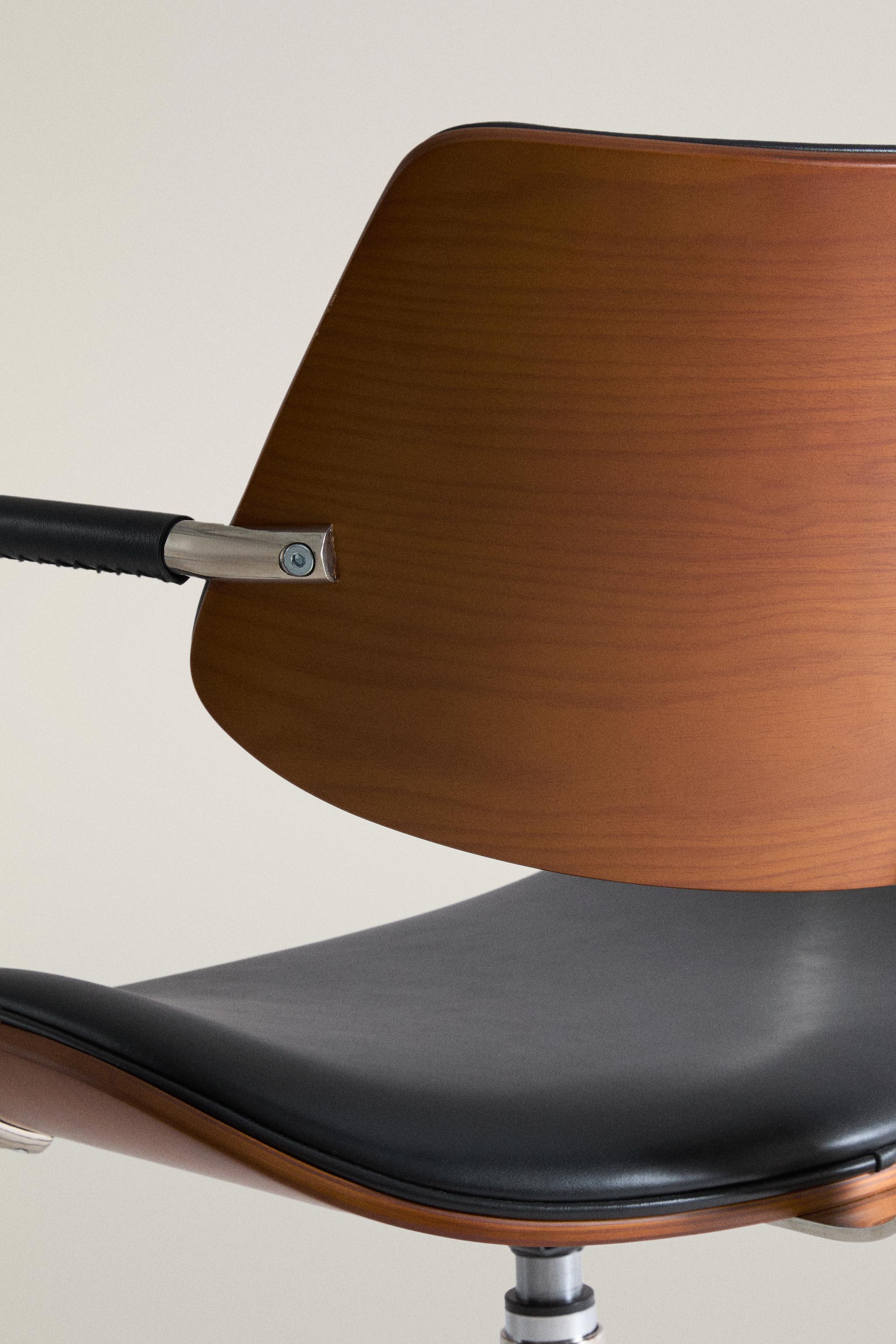 LEATHER OFFICE CHAIR