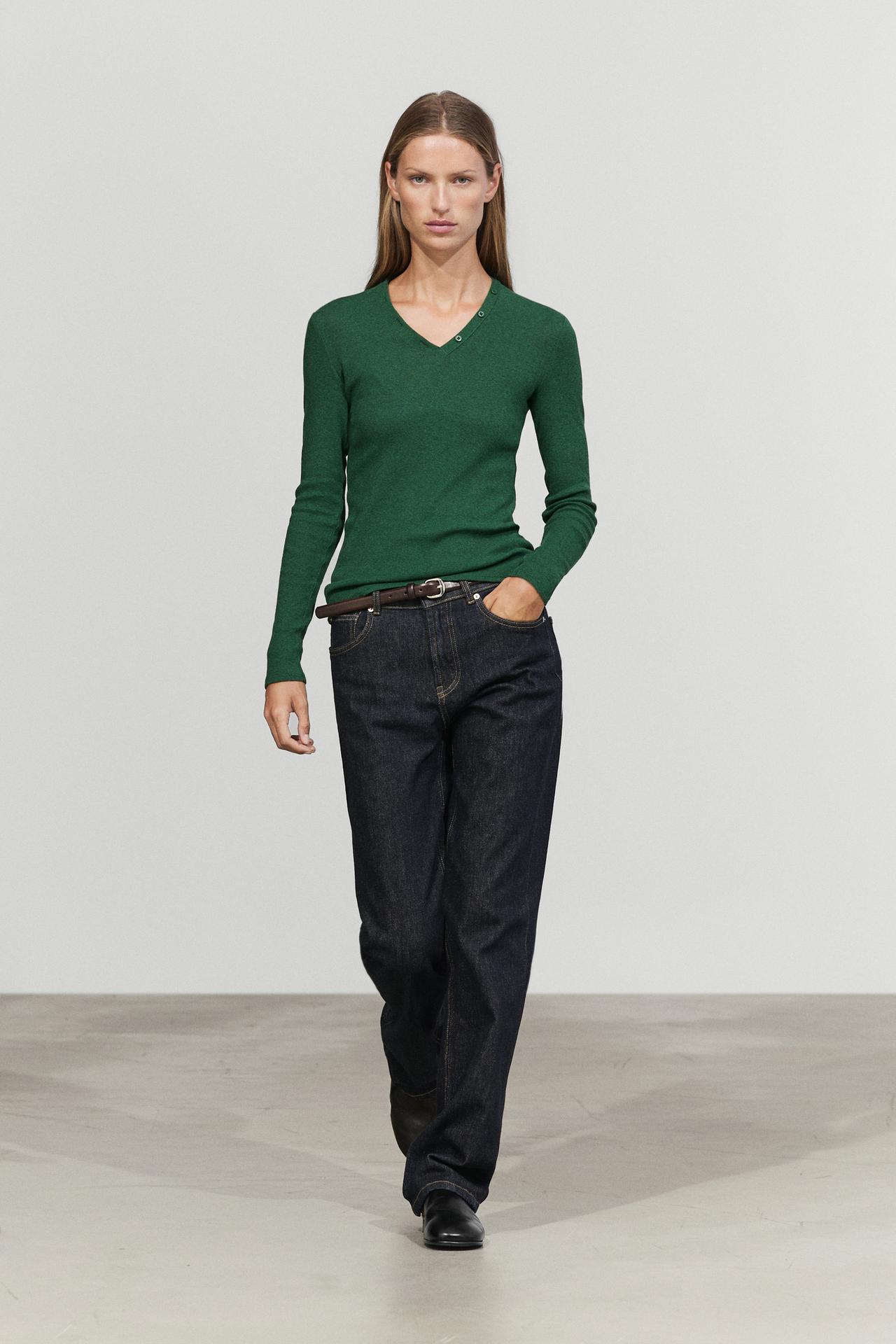 V-neck button detail T-shirt — Moss green