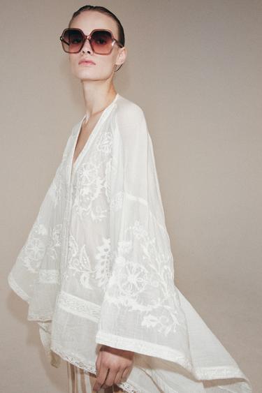 BLOUSE CAPE BRODERIES ZW COLLECTION - Écru de Zara - Image 3