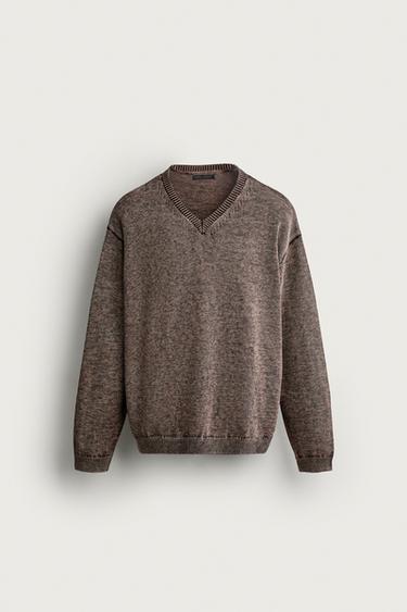 TWISTED YARN V-NECK SWEATER — Red / Black 1