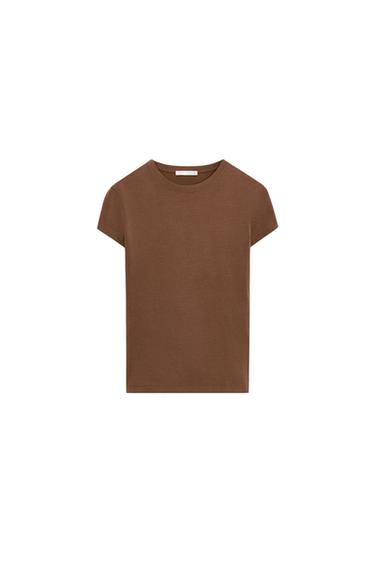 CAMISETA ENTALLADA MANGA CORTA - Marrón de Zara