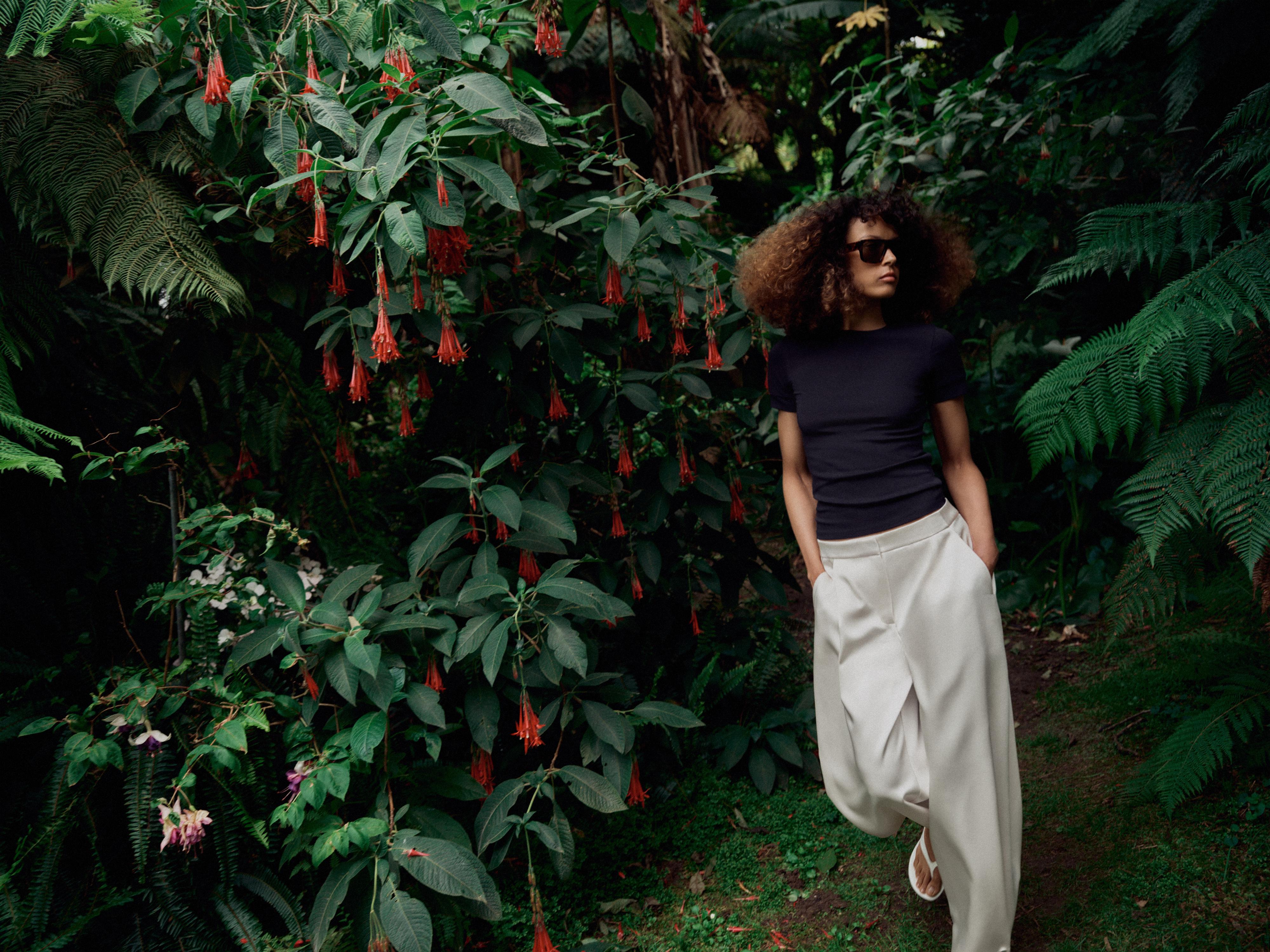 MINIMAL SHORT SLEEVE T-SHIRT — Navy blue