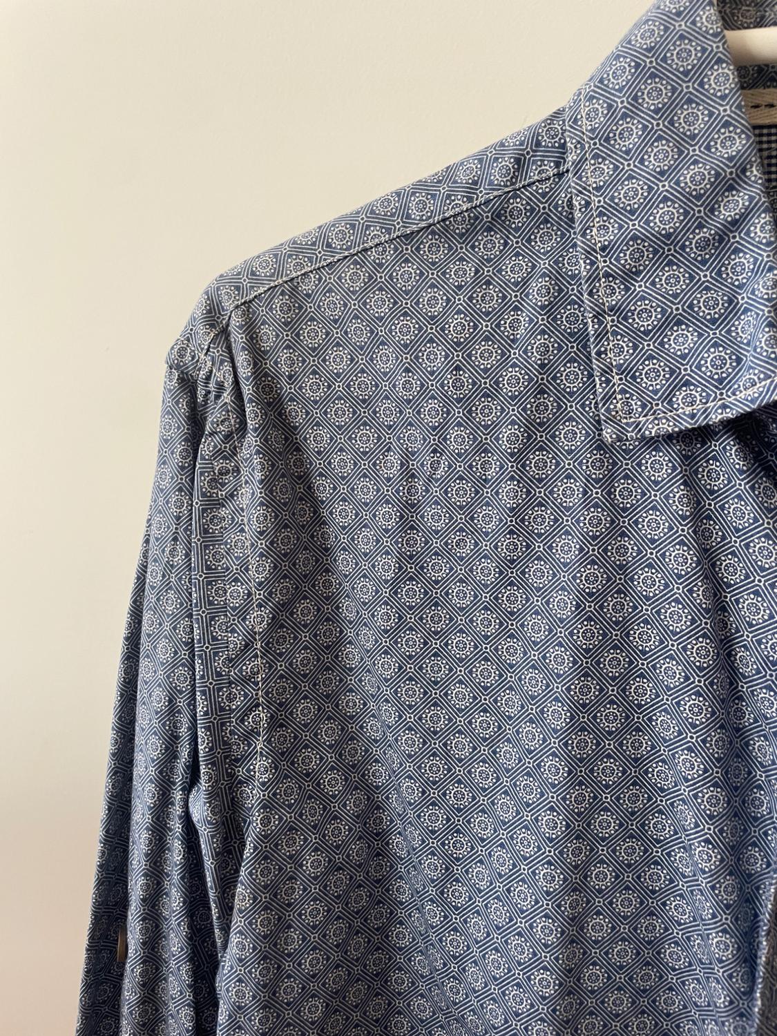 CAMISA ESTAMPADA EN TONO AZUL GRISACEO - Image 2