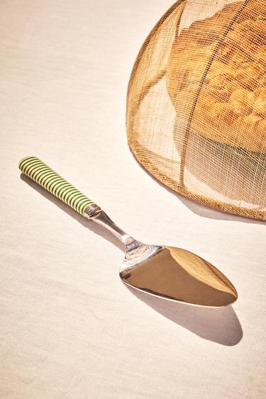 CAKE SLICE WITH STRIPED HANDLE - Green / Ecru by Zara