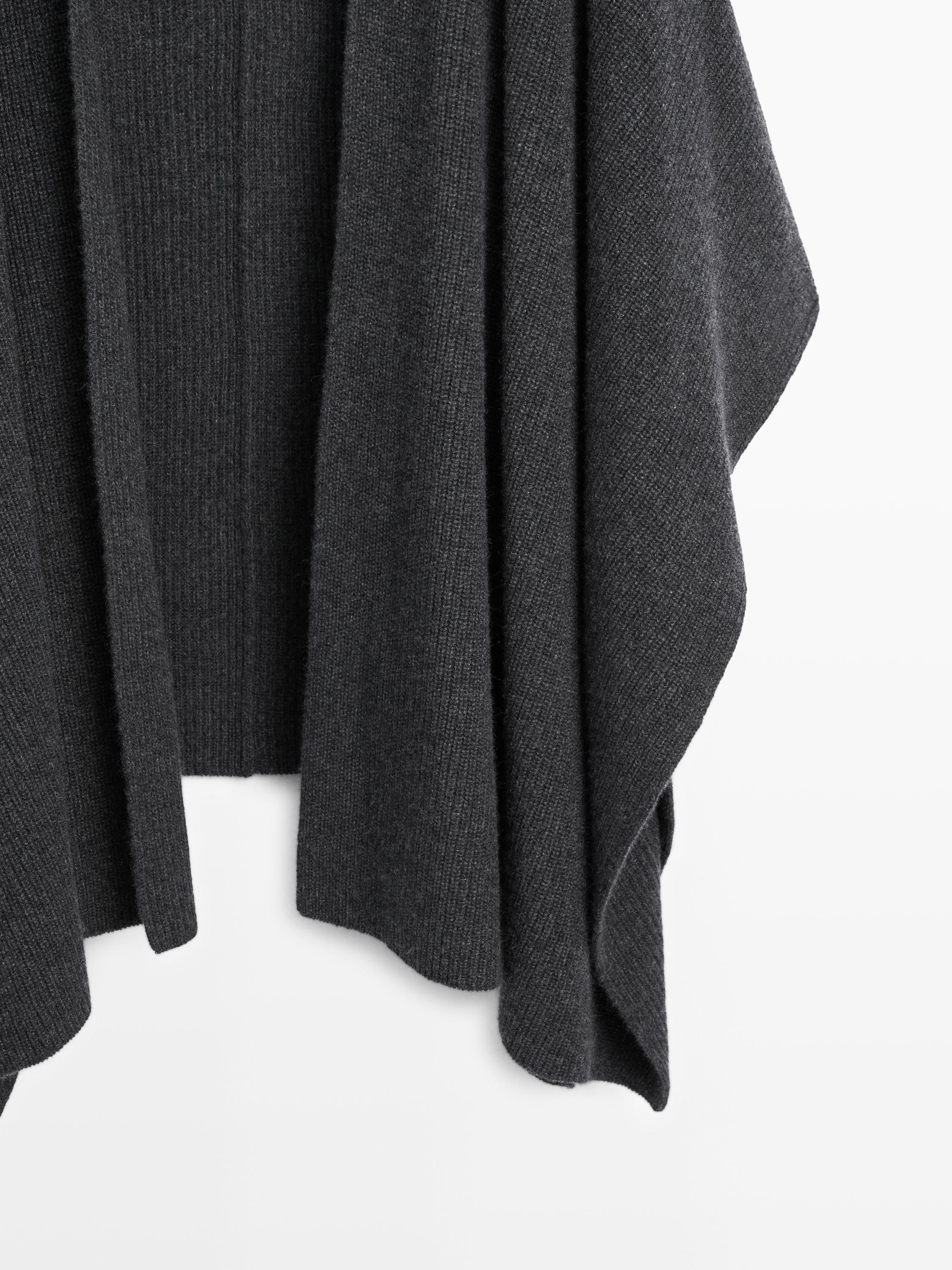 Knit 100% cashmere cape