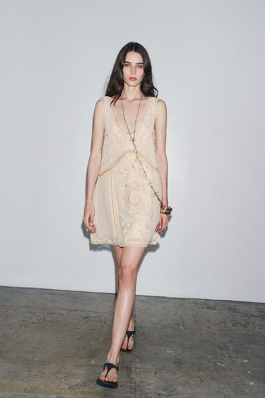 ROBE BRODÉE ZW COLLECTION - Écru de Zara