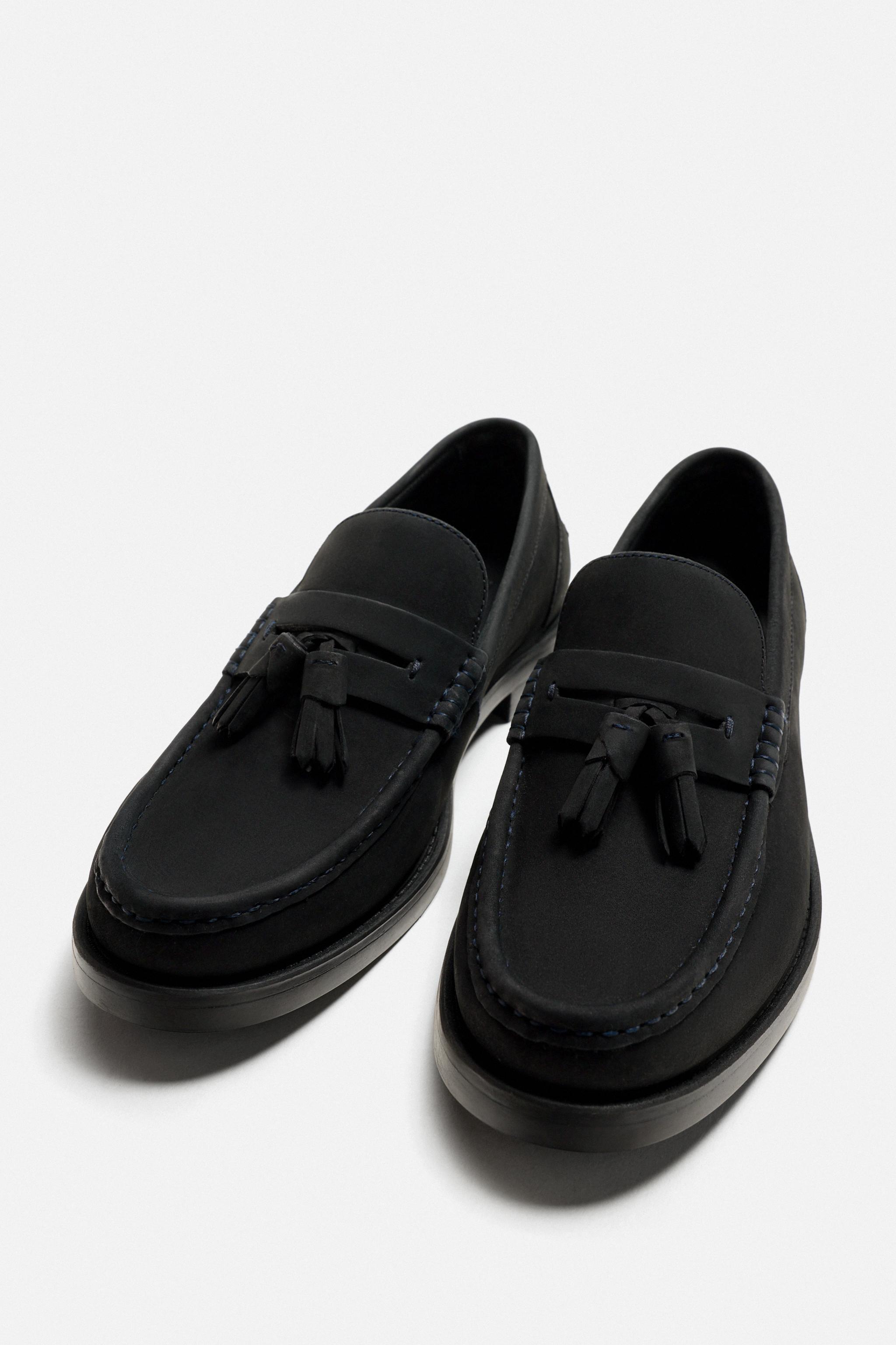 MOCASSINS EN CUIR À POMPONS