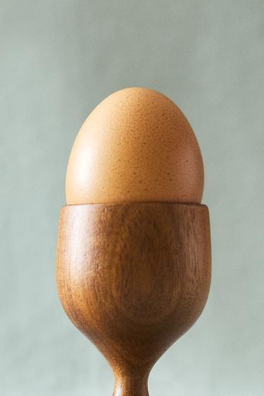 WOODEN EGG CUP - Light beige by Zara