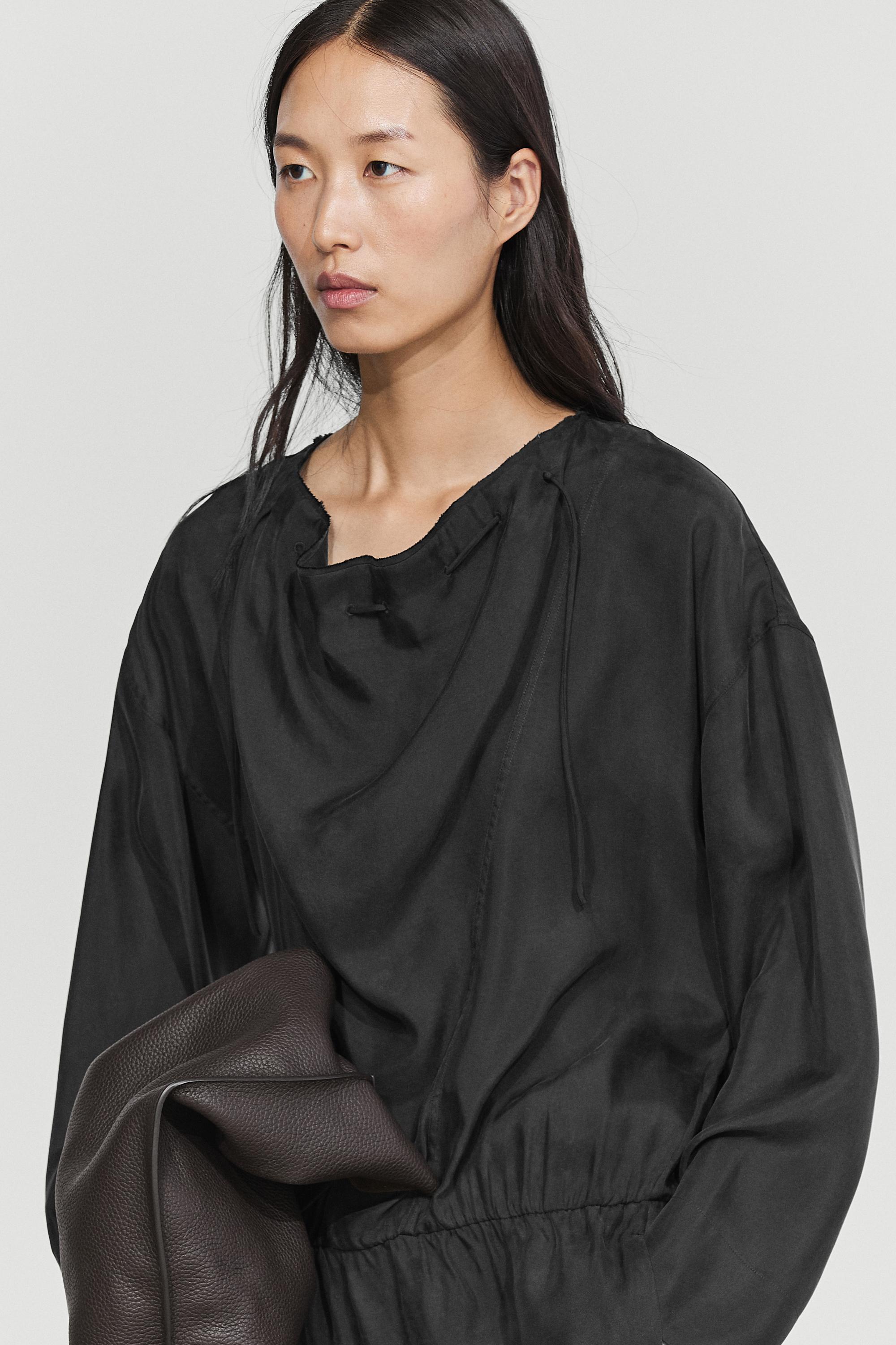 Robe midi fluide détail col