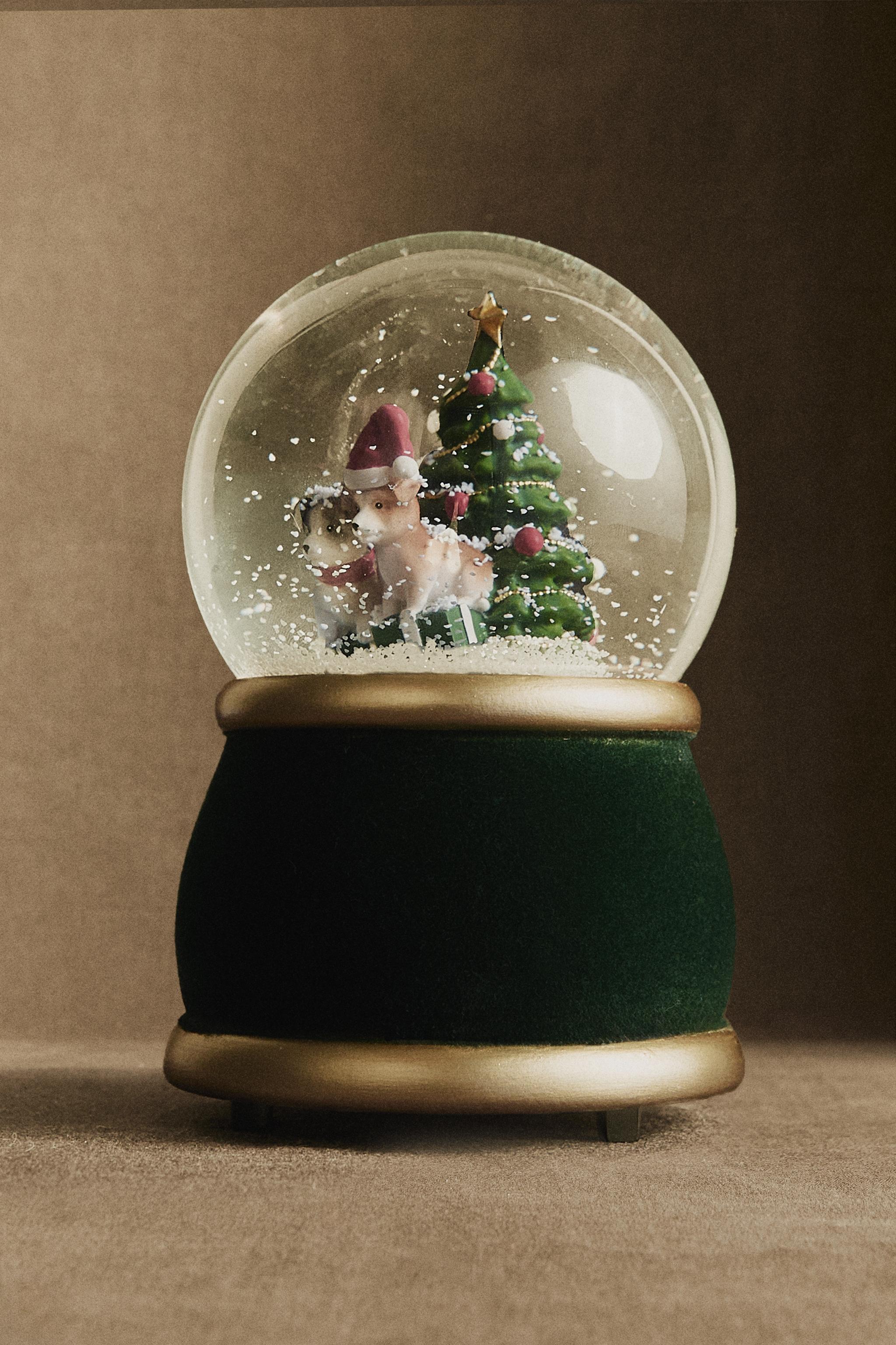 CHRISTMAS DOG SNOW GLOBE