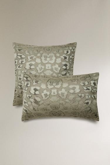 غلاف وسادة بطبعة حيوانية - أخضر وسط الخاص بـ Zara - صورة 0