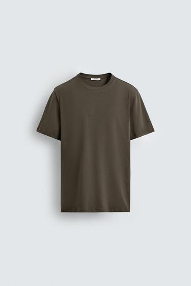 تيشرت SLIM FIT بيزك - فيسون داكن الخاص بـ Zara