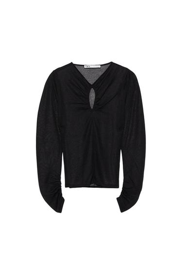 TOP WITH CUT-OUT DETAIL