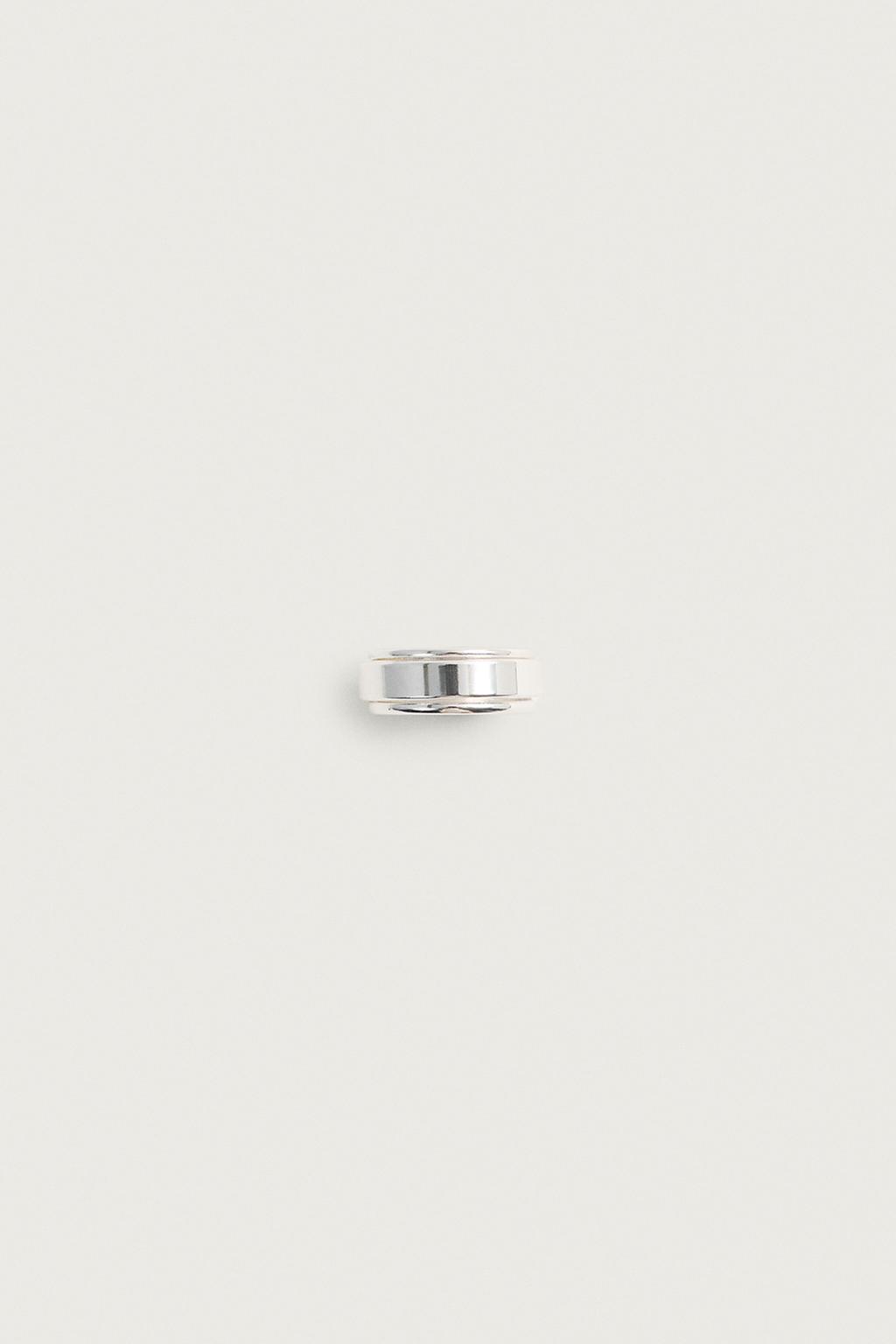 STACKED EFFECT METAL RING