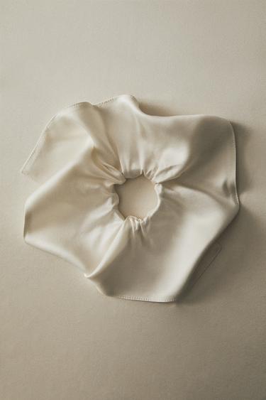 SQUARE MULBERRY SILK SCRUNCHIE - Ivory by Zara - Image 4
