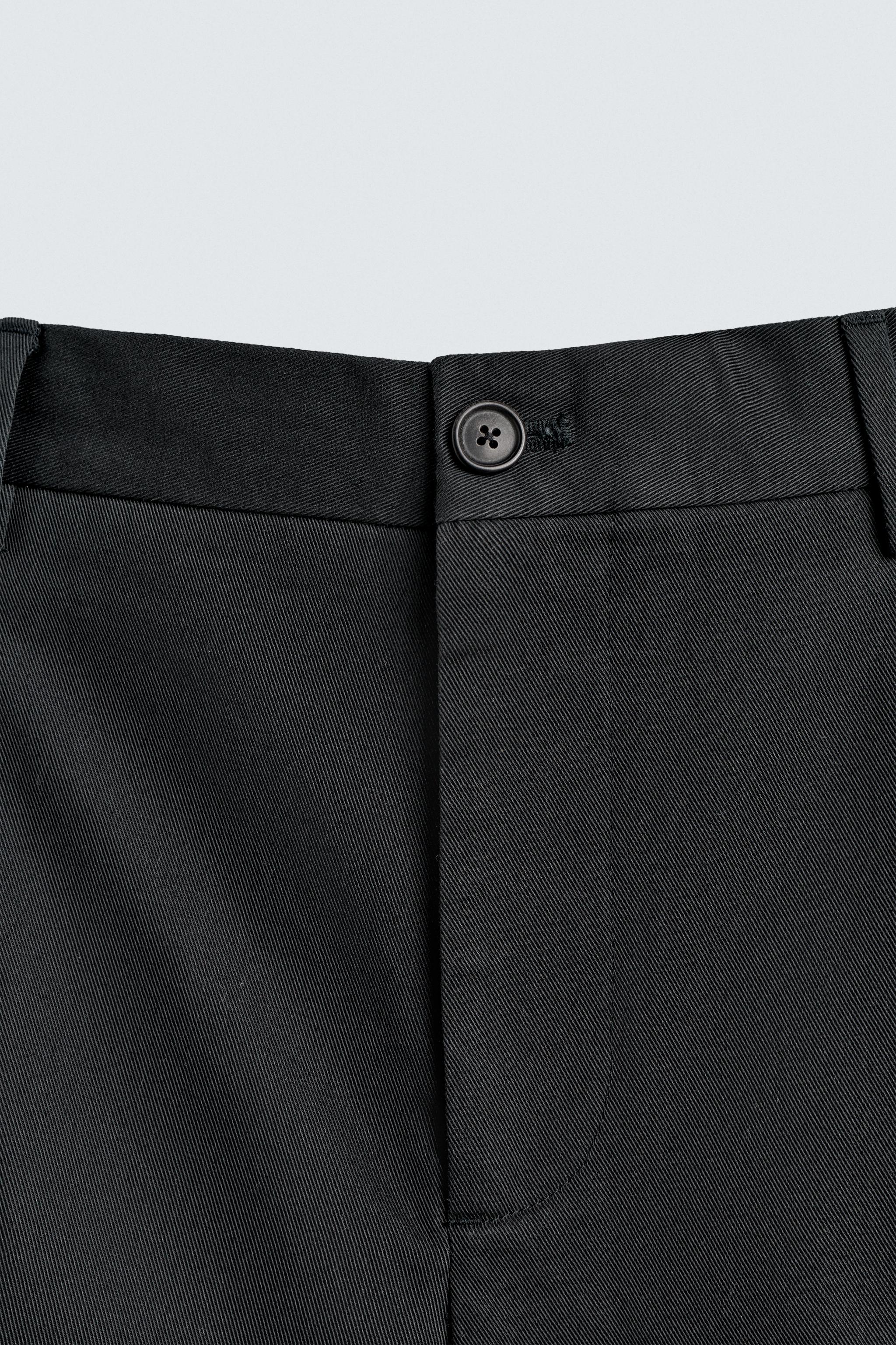 SHORT PLISSÉ COURT AARON LEVINE X ZARA