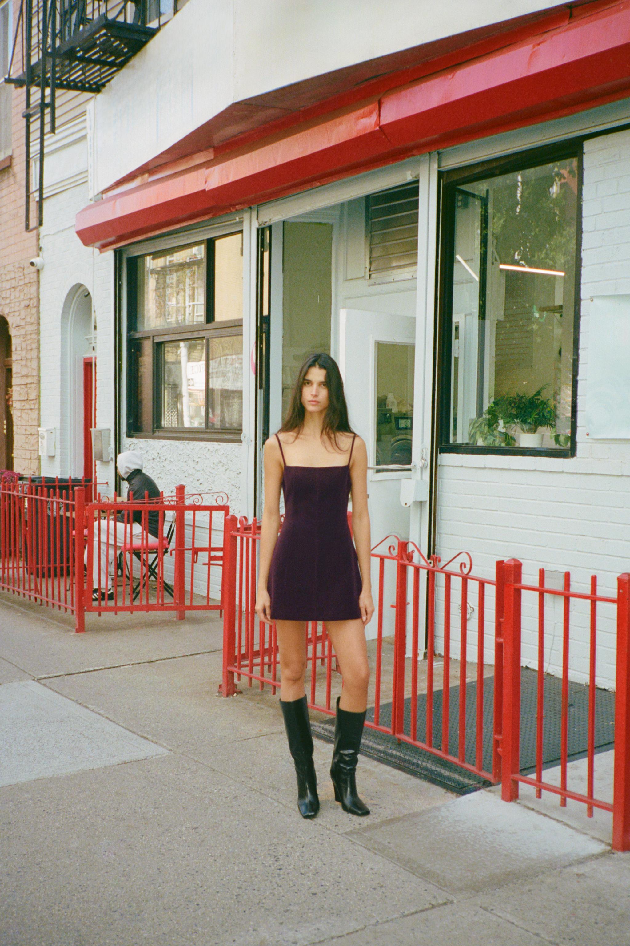 SHORT VOLUMINOUS DRESS