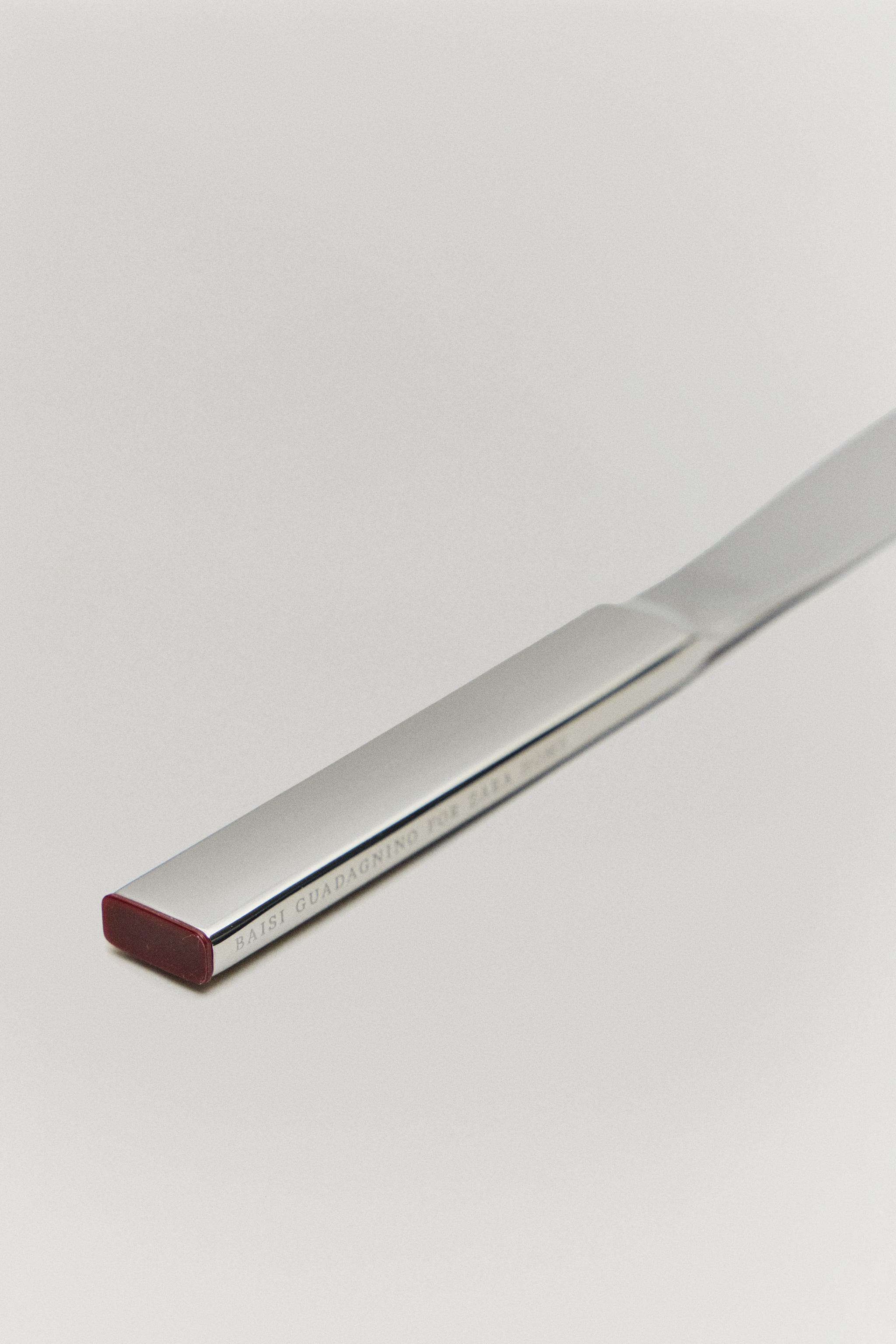 THE MBIOMA KNIFE