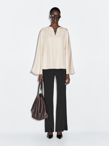 Blusa fluida detalle aberturas - KAKI OSCURO de Zara - Imagen 0