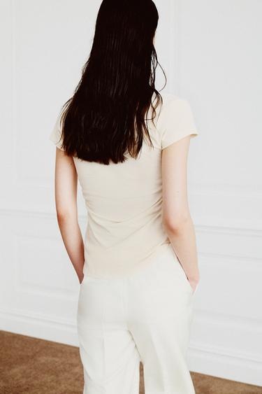 T-SHIRT DRAPÉ EN LIN - Écru de Zara - Image 2