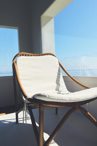 RATTAN ACCENT CHAIR WITH RODS - Light beige by Zara