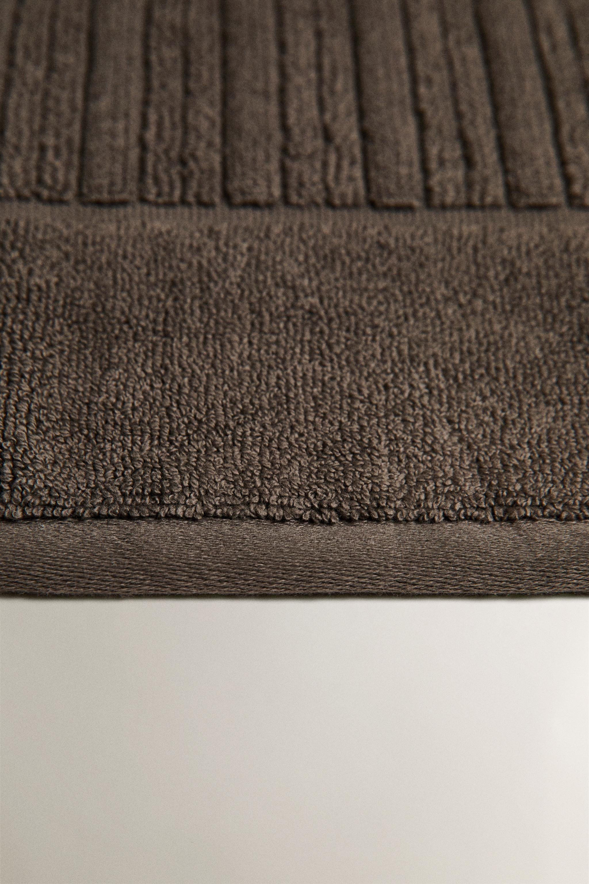 VELOUR TEXTURED STRIPED BATH MAT
