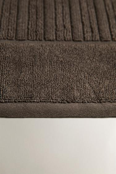 VELOUR BATH MAT WITH STRIPED TEXTURE - Dark mink by Zara - Image 1