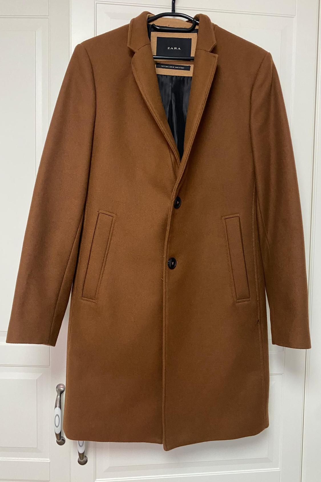 COAT WITH LAPEL SEAMS