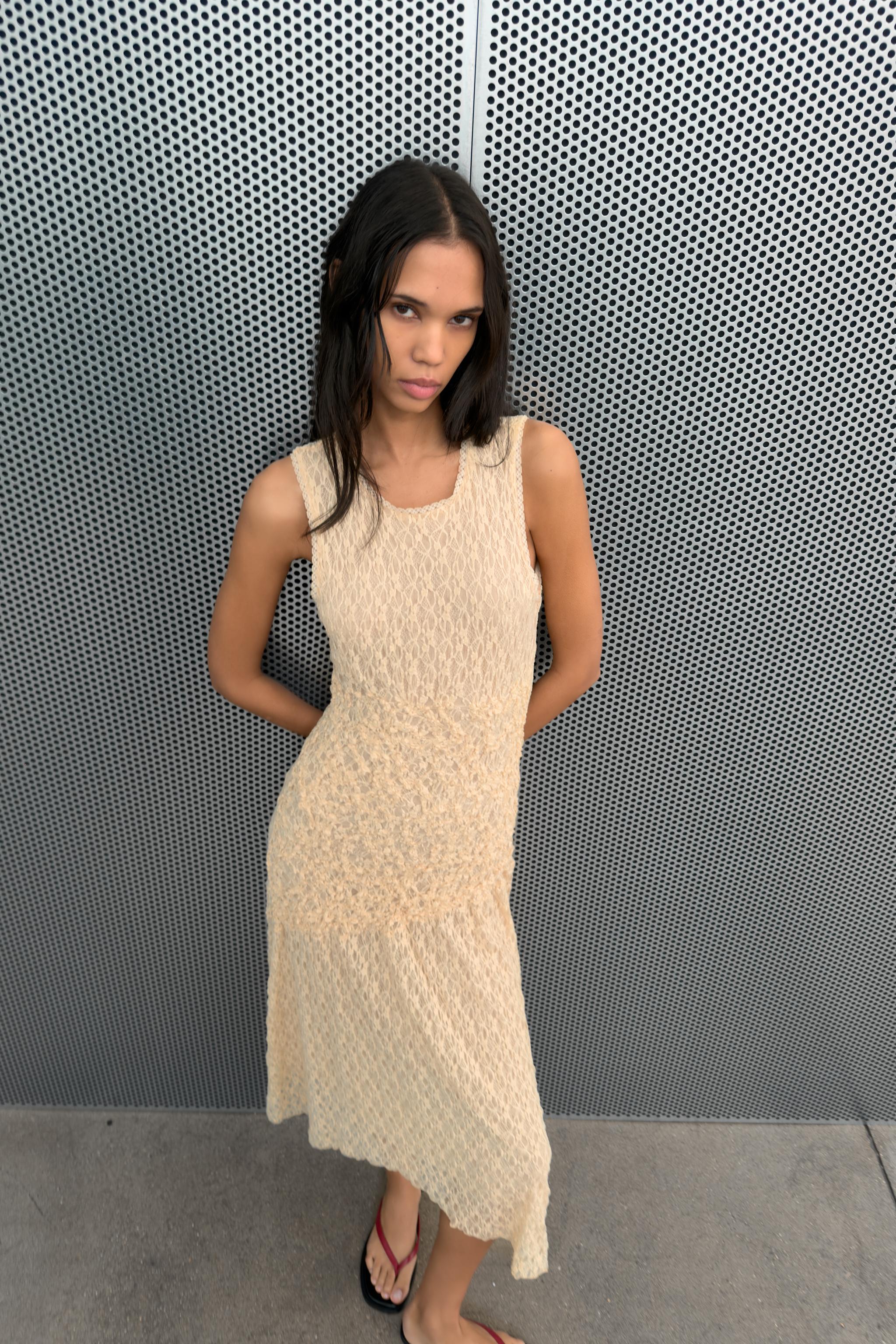ROBE MI-LONGUE EN DENTELLE À FRONCES