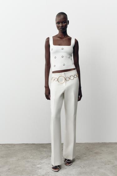 ТОП С ЕЛАСТИЧНА МАТЕРИЯ И БРОДЕРИЯ НА ЦВЕТЯ - Бял от Zara